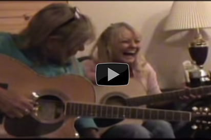 Hank Williams's and Loretta Lynn's Daughters introduced to Zager Guitars